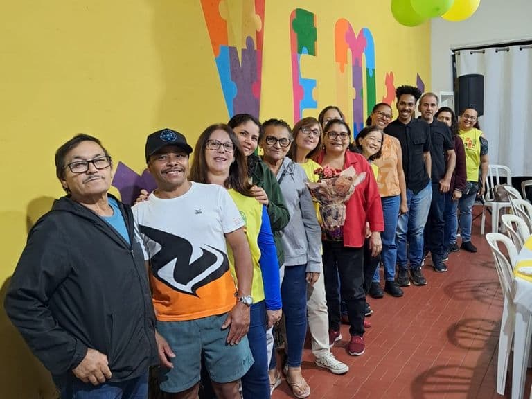 Aula de alfabetização de jovens e adultos na Associação VEM