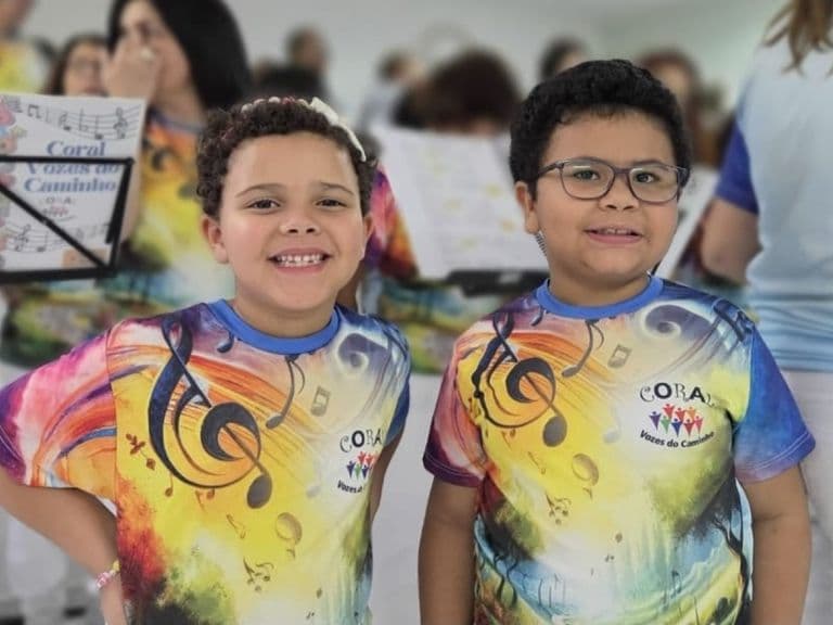 Crianças nas atividades da Associação VEM