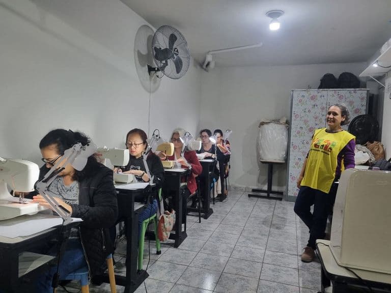 Oficina de costura da Associação VEM
