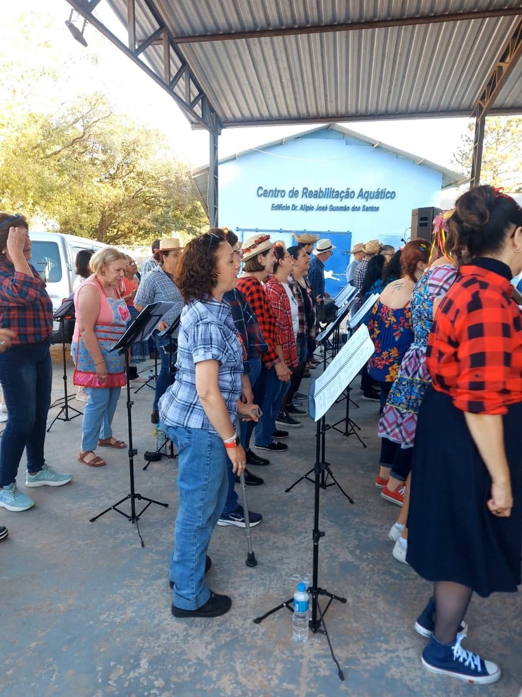 Coral em apresentação ao ar livre